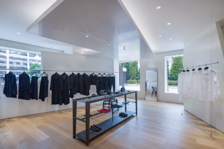 山本耀司品牌複合店。品牌提供