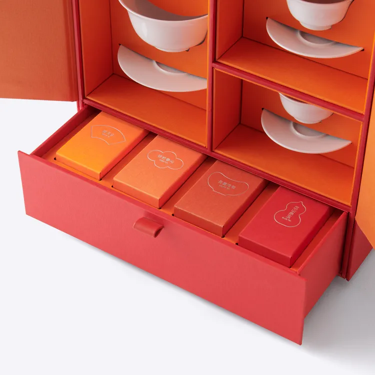 多寶閣茶香禮盒備有4款茶葉。品牌提供