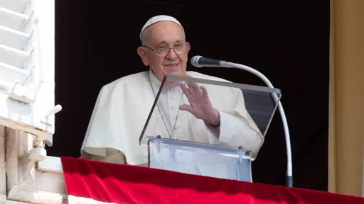 86歲教宗再籲勿忘老人 祖父母不是「不具生產力的廢物」