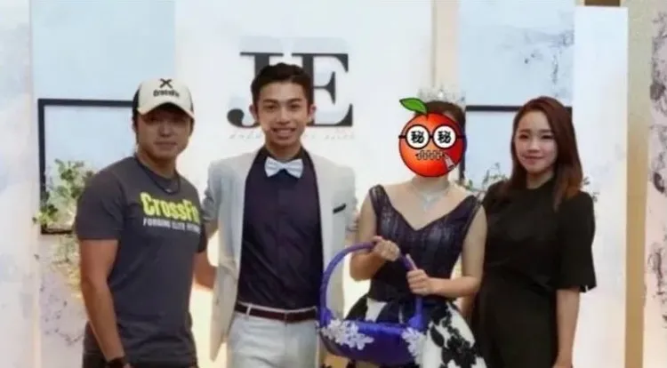 賴慧如（右一）6年前曾參加過現任丈夫（左二）的婚禮。翻攝賴慧如臉書