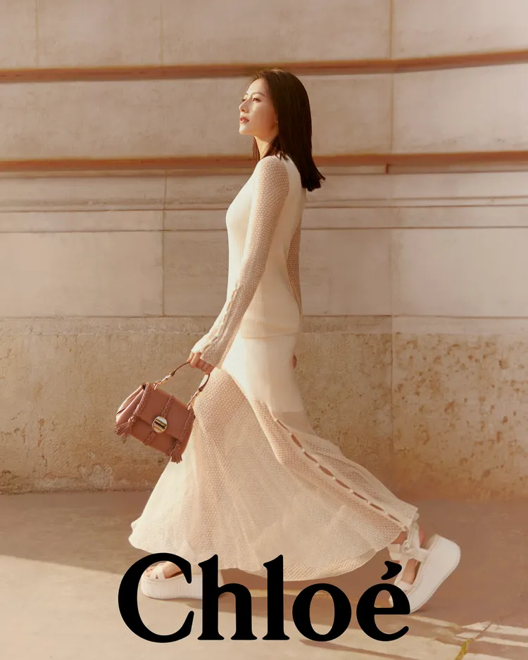 高圓圓一襲薄紗長洋既優雅又浪漫。品牌提供