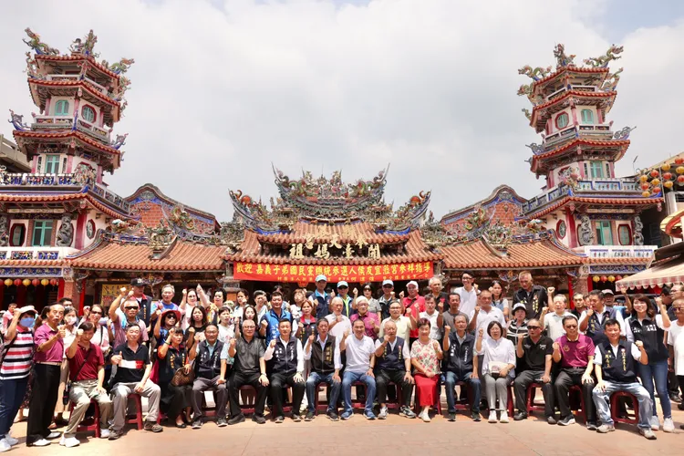 廟方、在地民代均來力挺，合影展現大團結。國民黨提供