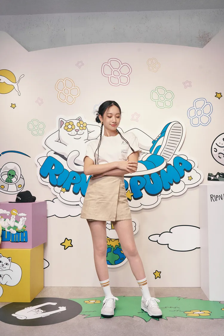 吳卓源身著PUMAxRIPNDIP短袖T恤1880元、Slipstream鞋4880元。品牌題供