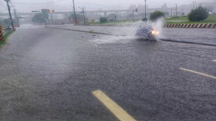 二重疏洪道部分管制，只出不進。取自「新北水漾」臉書