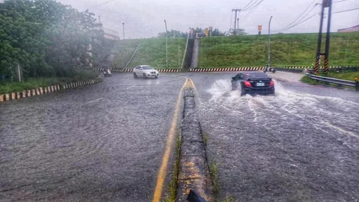 暴雨瞬炸新北!二重疏洪道即起只出不進 板橋大觀地下道緊急封閉