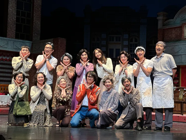 舞台劇《叫我林彩香！》演員群。黃盈容攝
