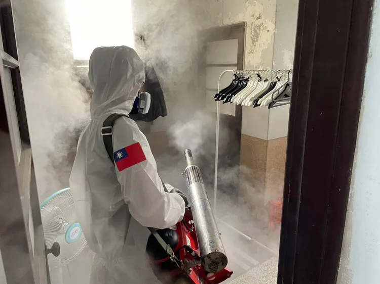 市府每天動員超過500人次化學防治。市府提供