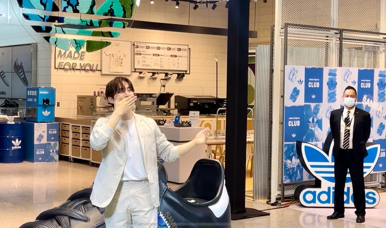 李俊昊放送飛吻。張家玲攝