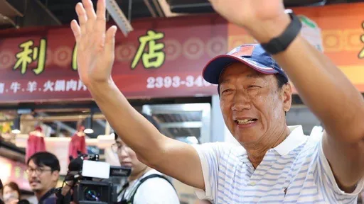 郭台銘當豬小弟! 以《三隻小豬》故事邀侯柯共抗「大野狼賴清德」