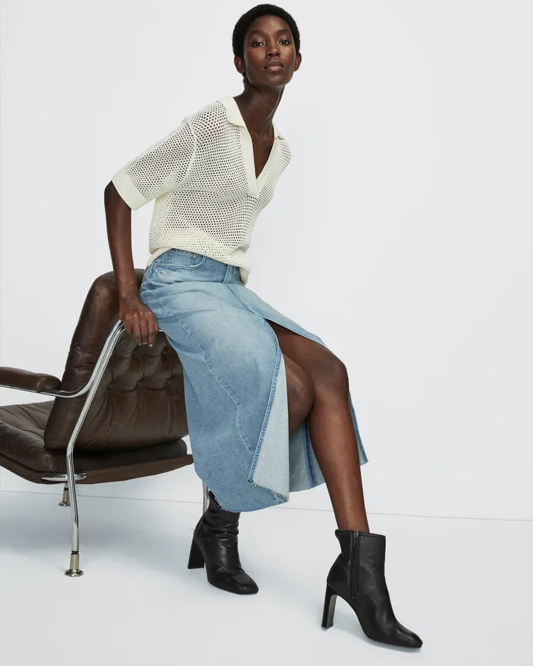 rag & bone人造絲鏤空POLO領針織上衣/推薦價12000元。