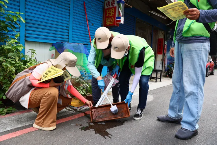 環保局到大同區清消。彭欣偉攝