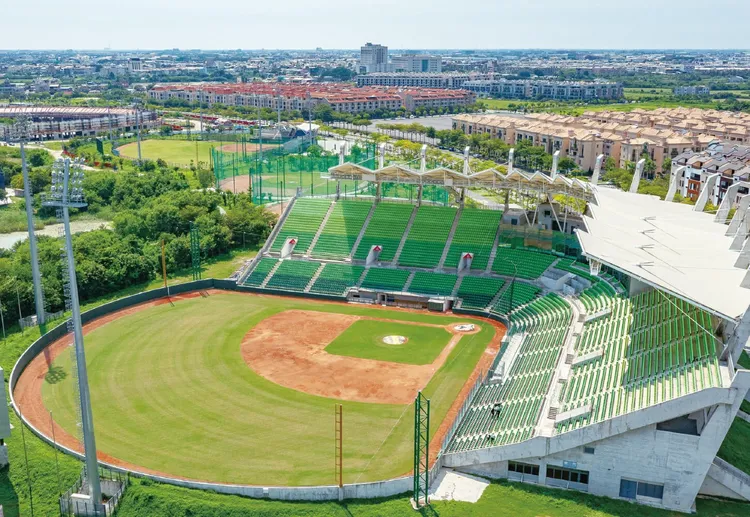 「亞太國際棒球訓練中心」全台最完整棒球賽事場地，帶動運動風氣，磁吸全球觀光人潮。