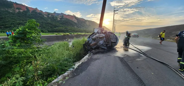 事故發生在外埔區鐵山橋大安溪南岸堤防道路。民眾提供
