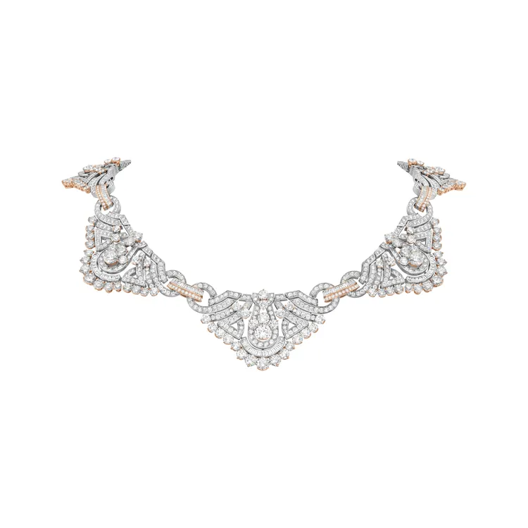 Golden Age項鍊鑲嵌鑽石。品牌題供