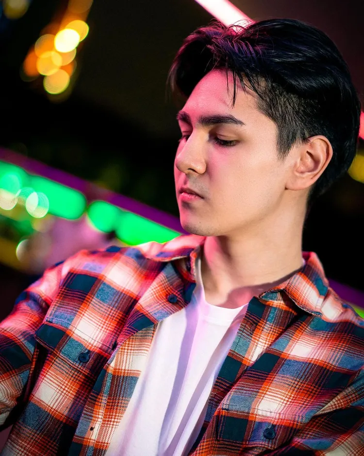 錫蘭在YT的頻道有百萬人訂閱。翻攝自錫蘭IG