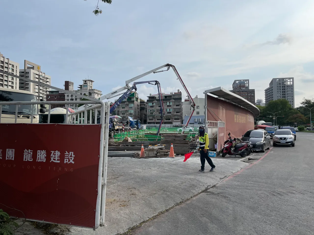 天玉集團「龍騰鑫時代」,每坪成交36.3萬元改寫區段新高。葉家銘攝影