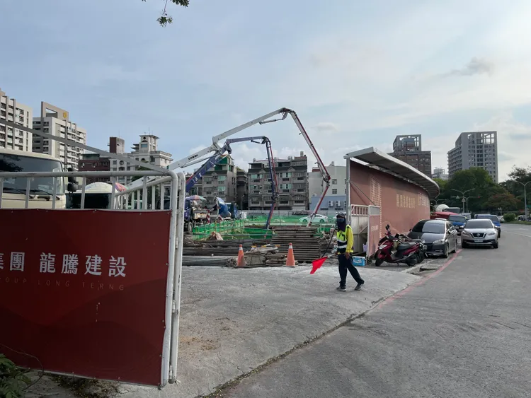 天玉集團「龍騰鑫時代」，每坪成交36.3萬元改寫區段新高。葉家銘攝影