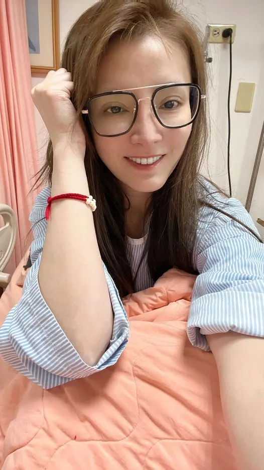 江泳錡昨天貼出住院照，準備摘除子宮。翻攝江泳錡臉書