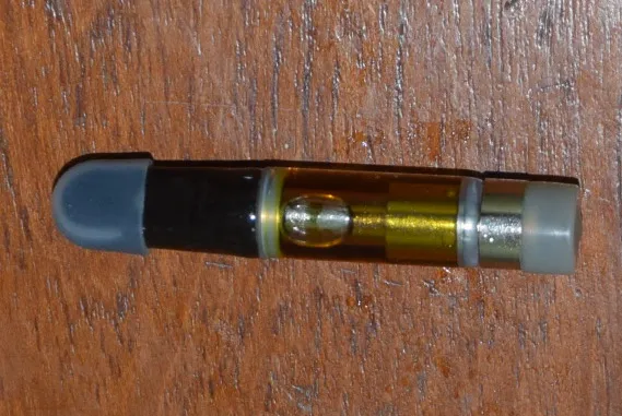 含有最多5種大麻化合物成分的電子煙油。彰檢提供