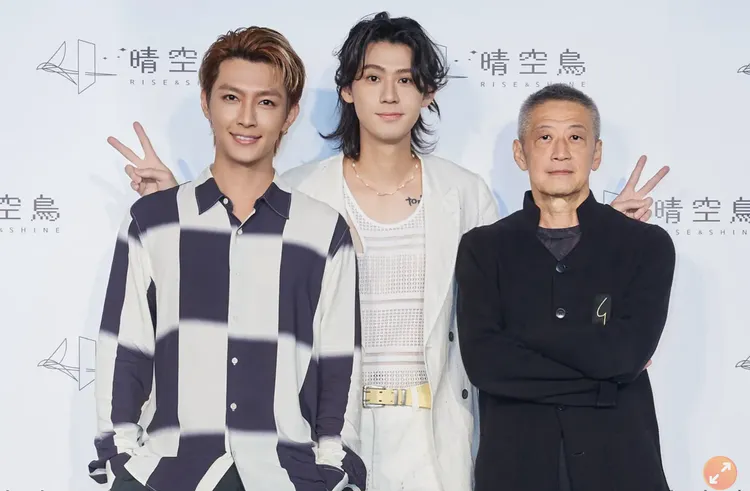 李亞明（右起）還曾參加兒子李玉璽加盟炎亞綸公司的記者會。資料照