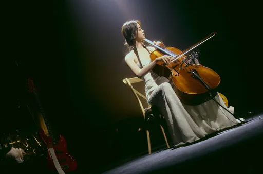 歐陽娜娜準備開學　哽咽演唱《不知道》獻給天上外婆