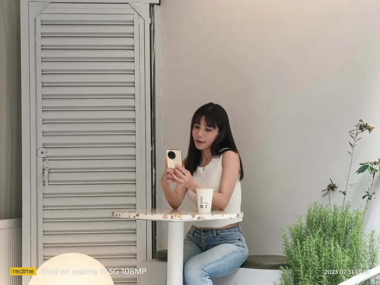 realme 11 5G 是同價位帶唯一1億單鏡無損變焦，支援3倍無損變焦(如圖)。realme提供