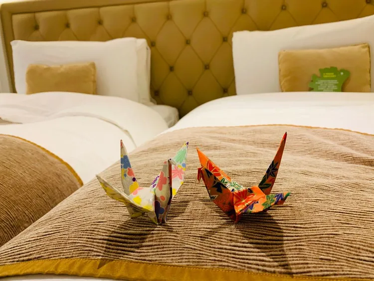 其中1名被害少女還找同齡友人與嫖客玩3P。示意圖