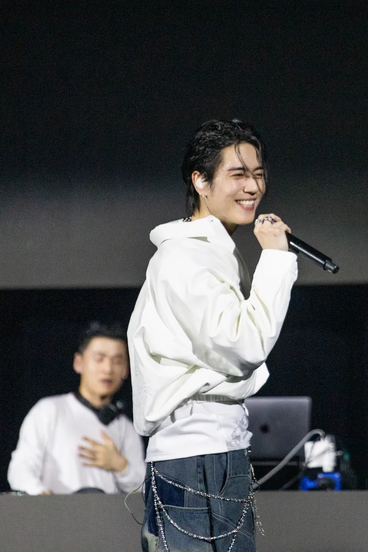 有謙看到滿場粉絲笑得燦爛。D-SHOW提供
