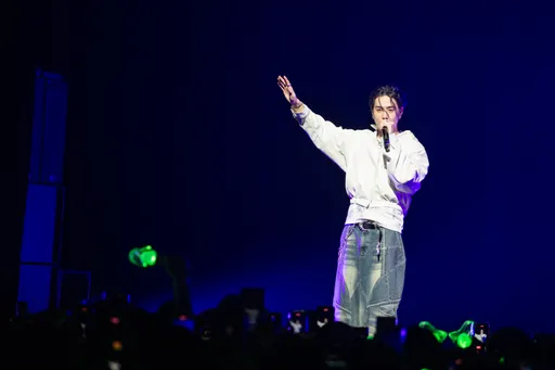 有謙中文甜喊「鳥寶寶」飆唱GOT7神曲 登台1小時吸金880萬