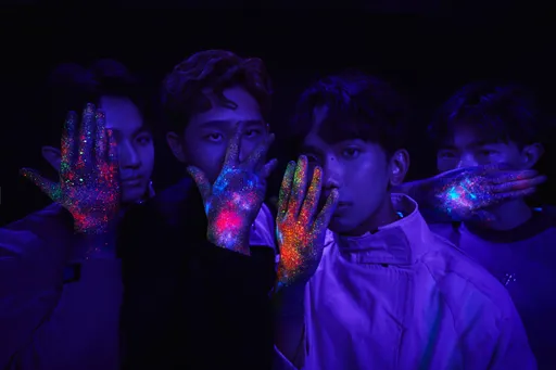 理想混蛋花4小時將星空彩繪塗上身 絢爛奪目回家不想洗澡了