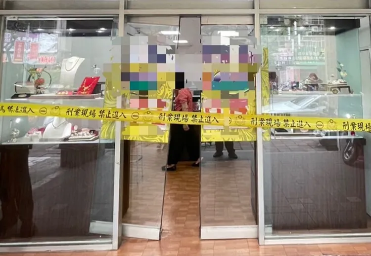 新北市三重區重陽路四段某銀樓21日下午2時許發生搶案（翻攝照片）中央社