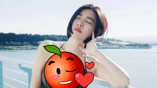 爆乳S腰線!米可白超殺泳裝照曝掌鏡人 胸前紅紅的她這麼說