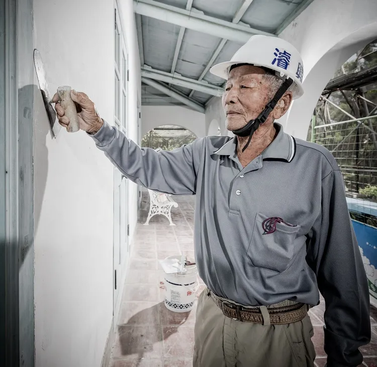 2022年蘇清良獲文化部認定為重要文化資產保存技術「土水修造技術」保存者。文化部提供