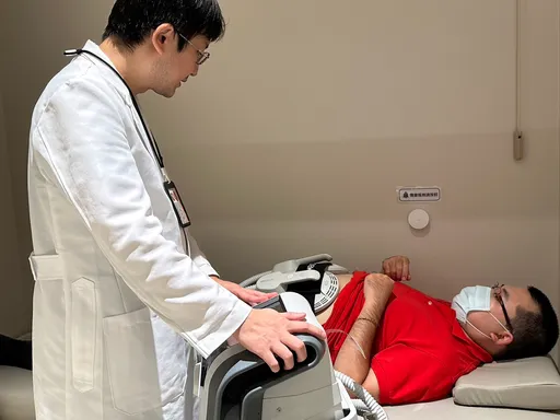 體雕儀新科技　中老年福星　輕鬆「躺」出肌肉 