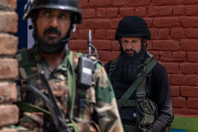 當局正在追緝殺害軍人的叛亂分子。美聯社