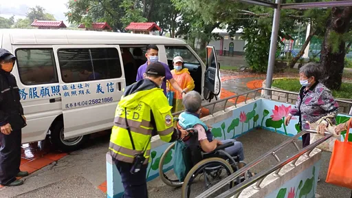 豪雨炸台中!大里長城街民宅淹腳踝 新社17名長者一度受困日照中心