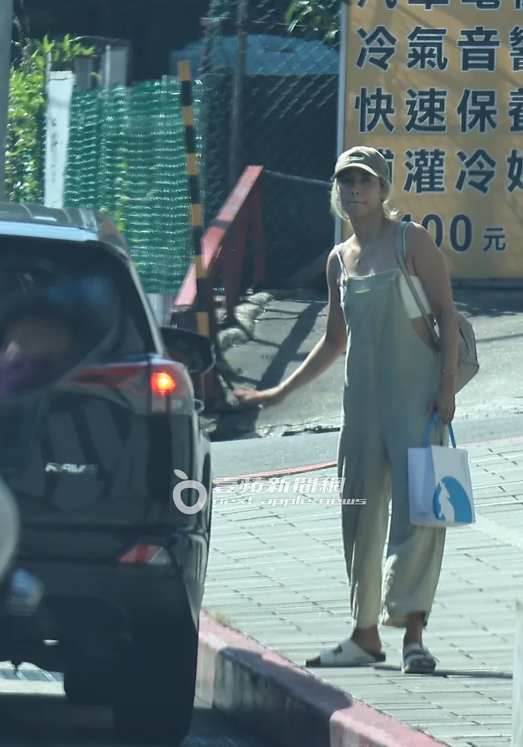 Andy貼心開車送瑞瑪席丹回香閨，即便5分鐘車程，也要送才安心。特勤中心攝