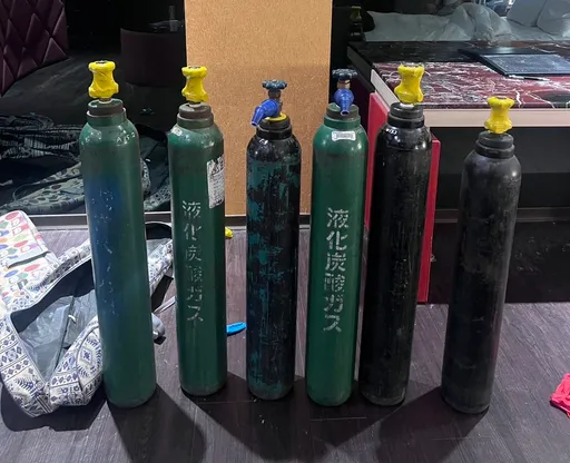 賣笑氣遇3惡煞 男被開山刀架脖全身洗劫一空