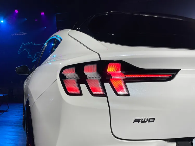 經典三道格柵式尾燈，是外觀辨認Mustang家族不可錯認的基因。林浩昇攝