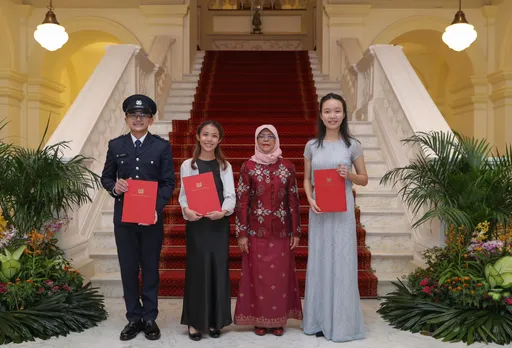 卸任前最後一次 新加坡總統感性頒發獎學金