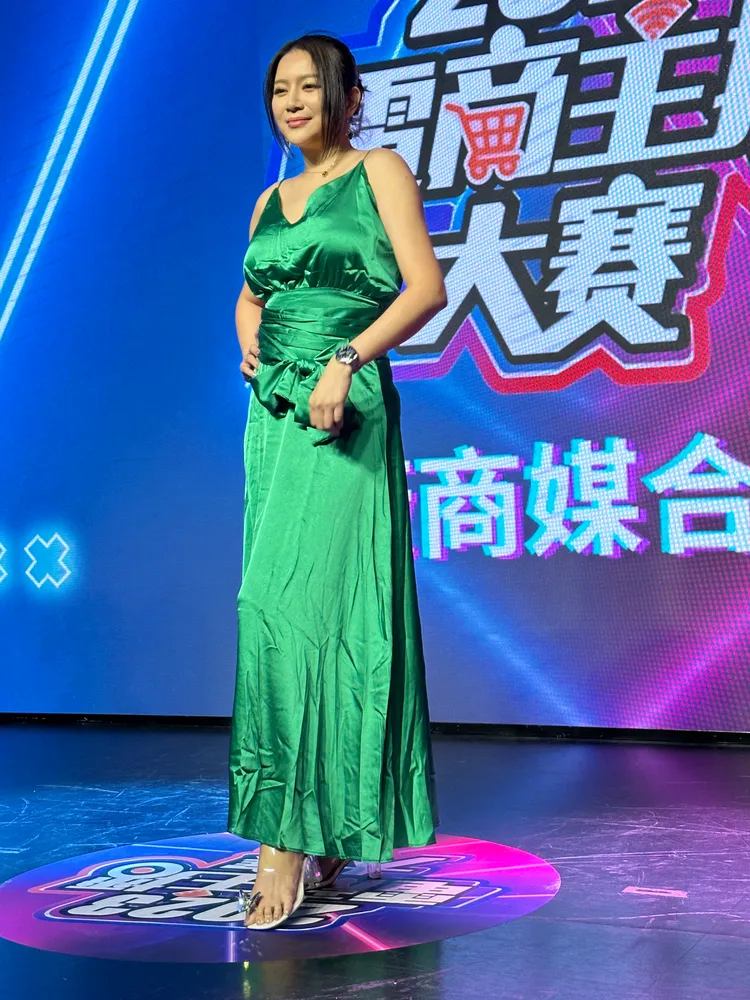 李妍瑾昨才說找機會再告訴大家戀情，今就大方認愛。黃盈容攝