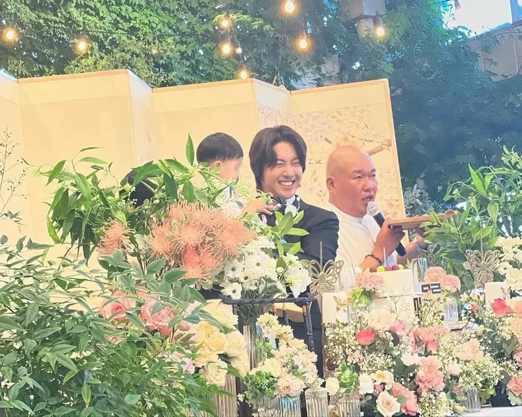 金賢重在兒子抓周時笑得開心。翻攝IG