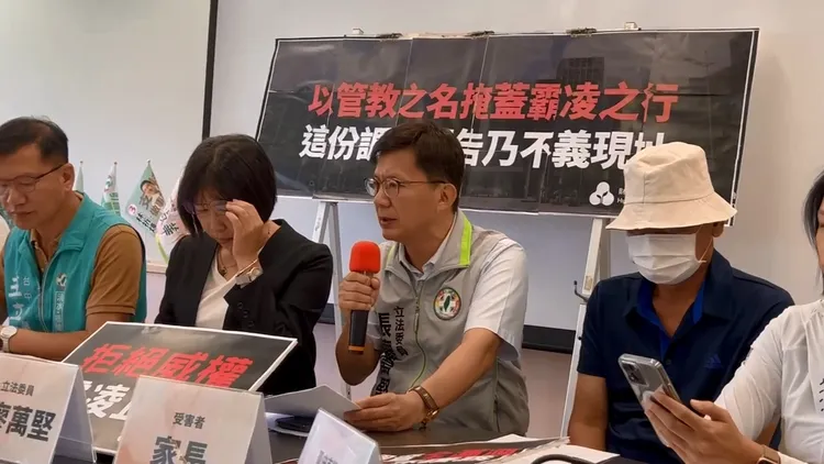 張廖萬堅批評調查報告將連續事件切割為每個獨立的行為。鮮明攝