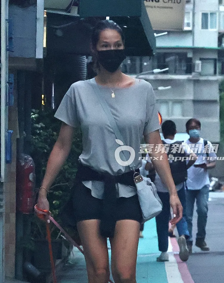 174公分的Akemi走在街頭相當顯眼。特勤中心攝