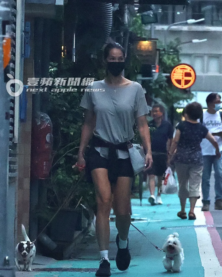 Akemi產後將身材練得更加精實，腿部肌肉線條相當明顯。特勤中心攝