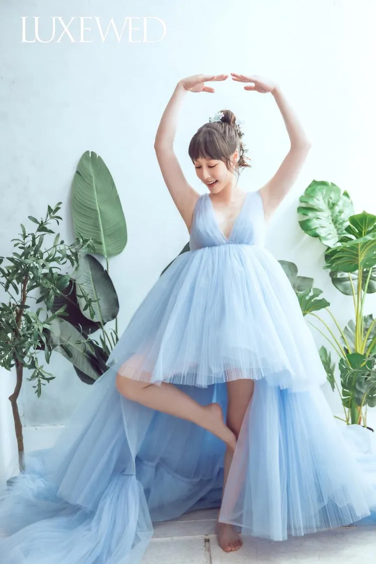 吳宇舒淺藍紗裙展現可愛俏皮的一面。翻攝自吳宇舒臉書