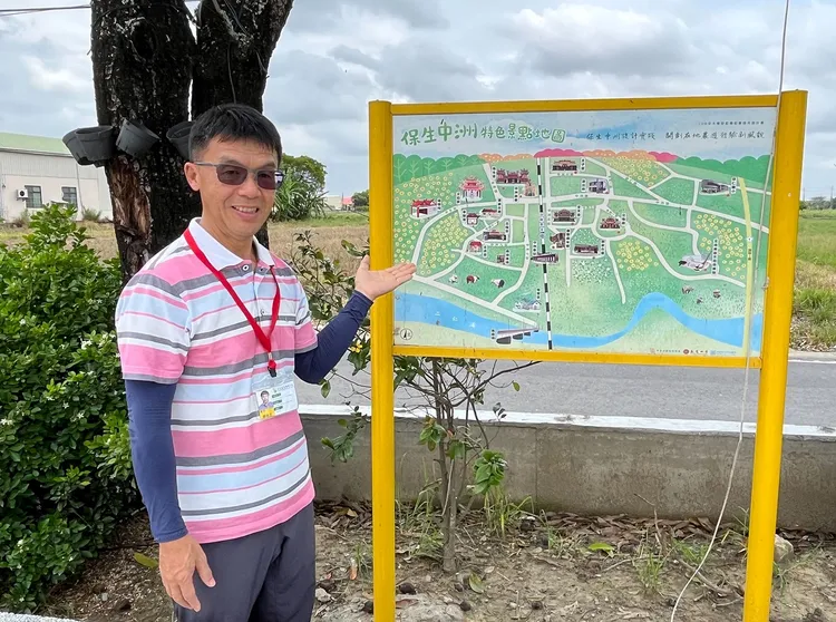 蔡憲忠介紹中生社區的文史與生態景觀。勞動力發展署雲嘉南分署提供