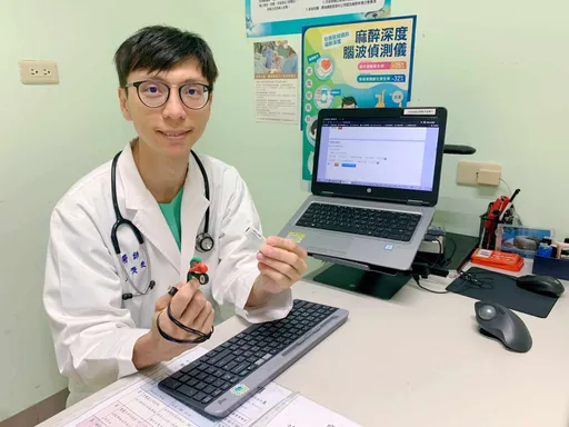 陽交大新研發登上國際!穿戴式麻醉腦波監測儀 跨越300公里限制