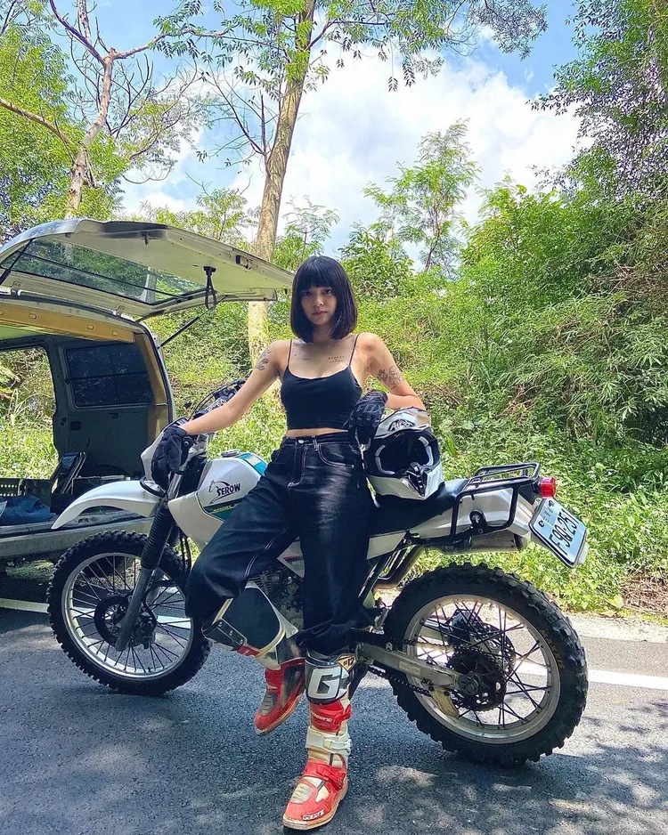 晨晨的好身材被敲碗演出「山道猴子」真人女主角。翻攝自晨晨IG