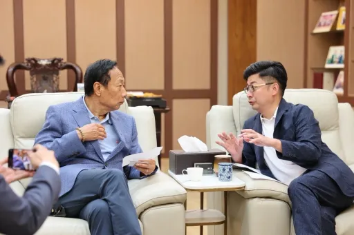 他勸郭台銘「模糊戰術」要終止!曝下場「被邊緣化」 解讀謝典林逼跟他合作